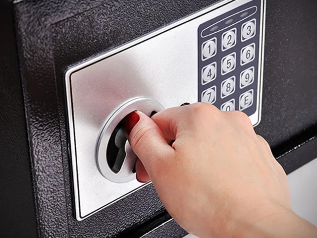 safe locksmiths services